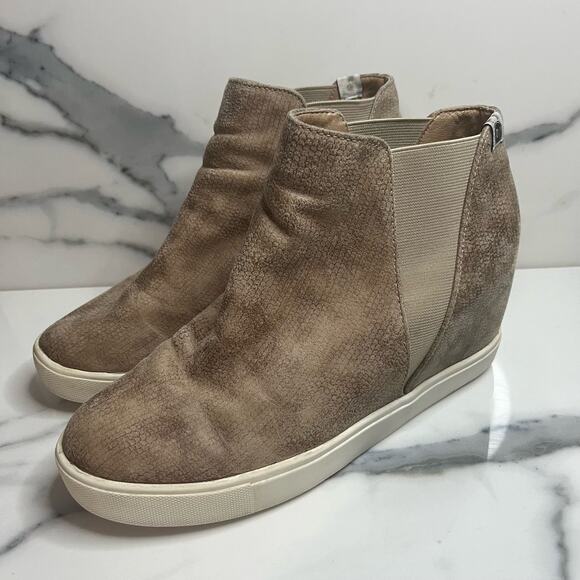 Coconuts by Matisse | Women's Tan Faux Suede Lure Wedge Sneaker Booties Sz 7.5 - Picture 2 of 8